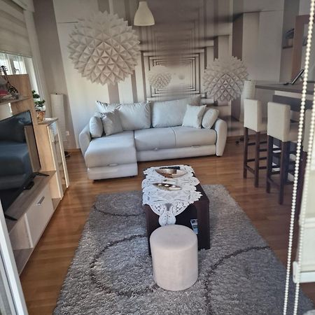 Apartment Lux Lomina Čačak Buitenkant foto
