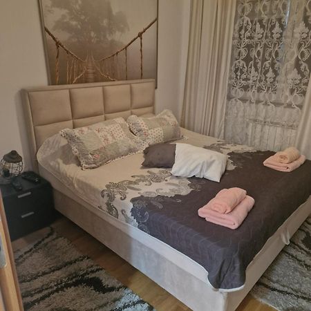 Apartment Lux Lomina Čačak Buitenkant foto