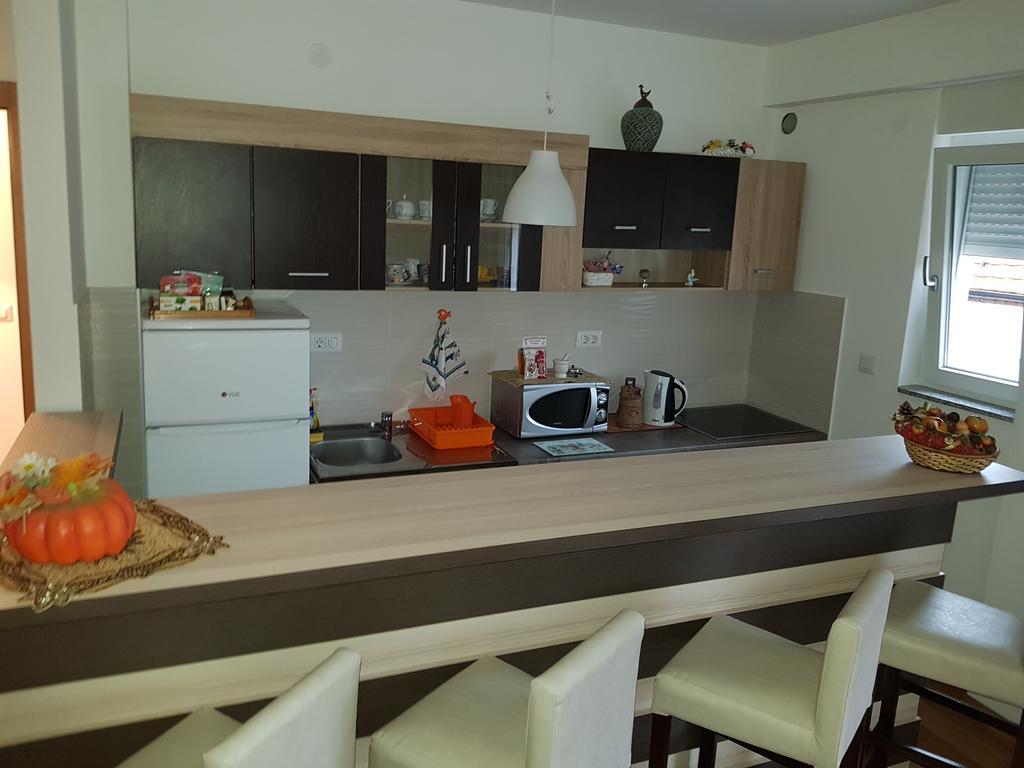 Apartment Lux Lomina Čačak Buitenkant foto