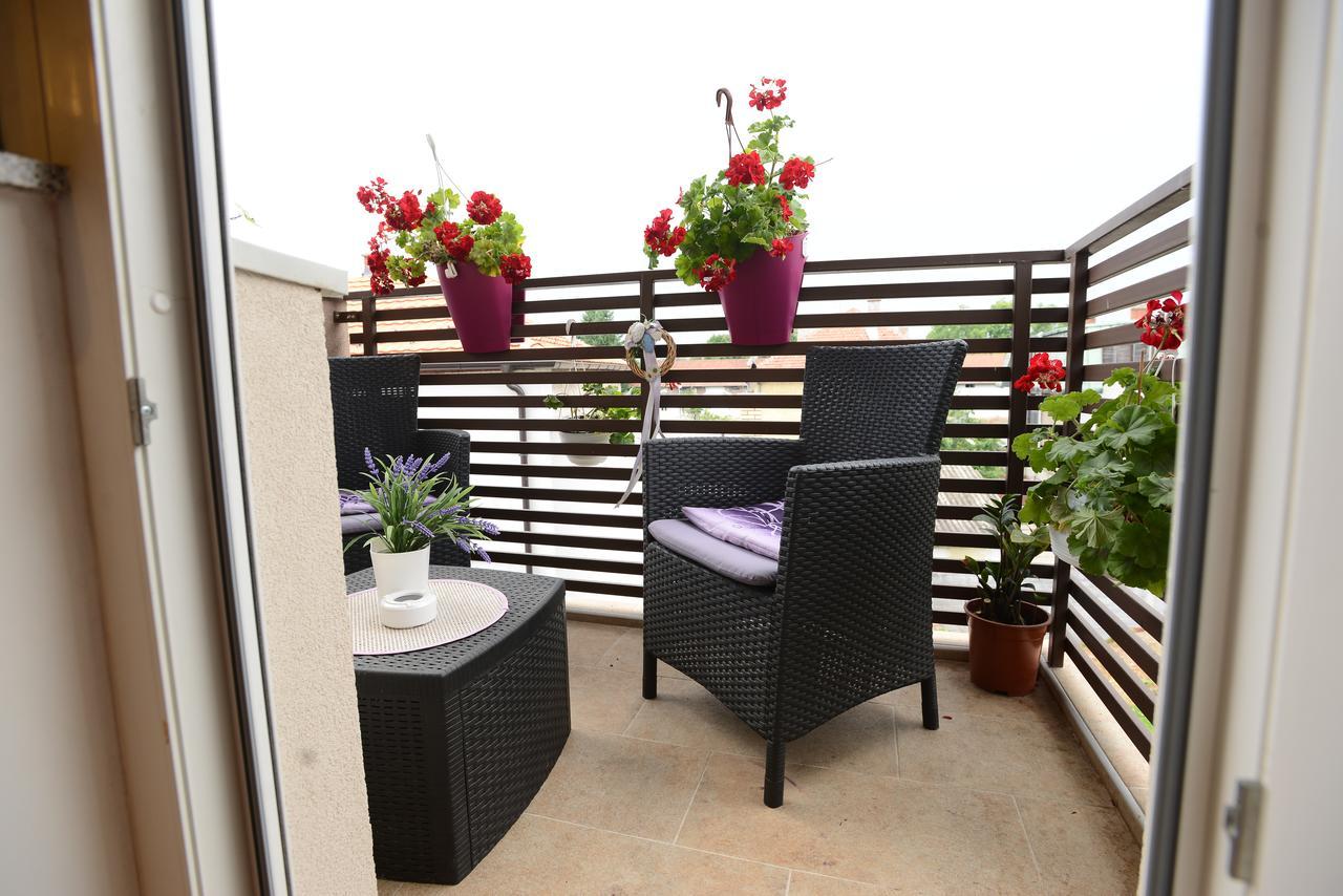 Apartment Lux Lomina Čačak Buitenkant foto