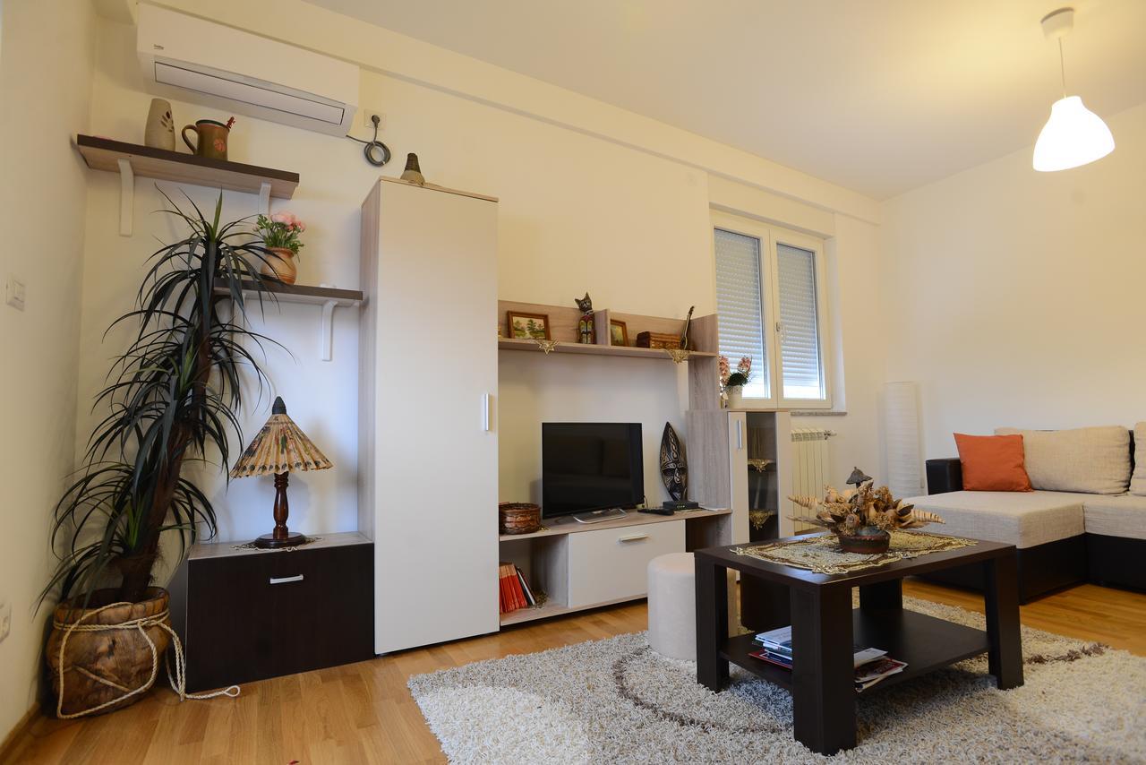 Apartment Lux Lomina Čačak Buitenkant foto